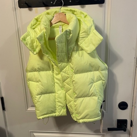LULULEMON WONDER PUFF CROPPED VEST BNWT - Picture 1 of 8